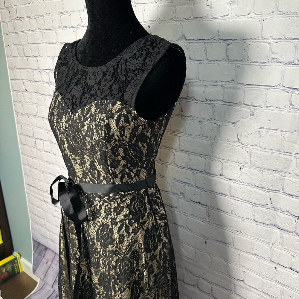 Soprano Black and Cream Lace Midi Dress - Picture 2 of 5
